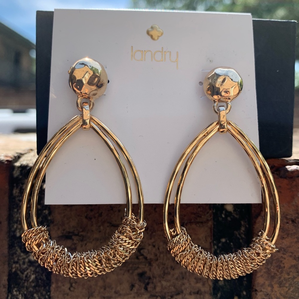 NWT Cute Earrings - Picture 1 of 3